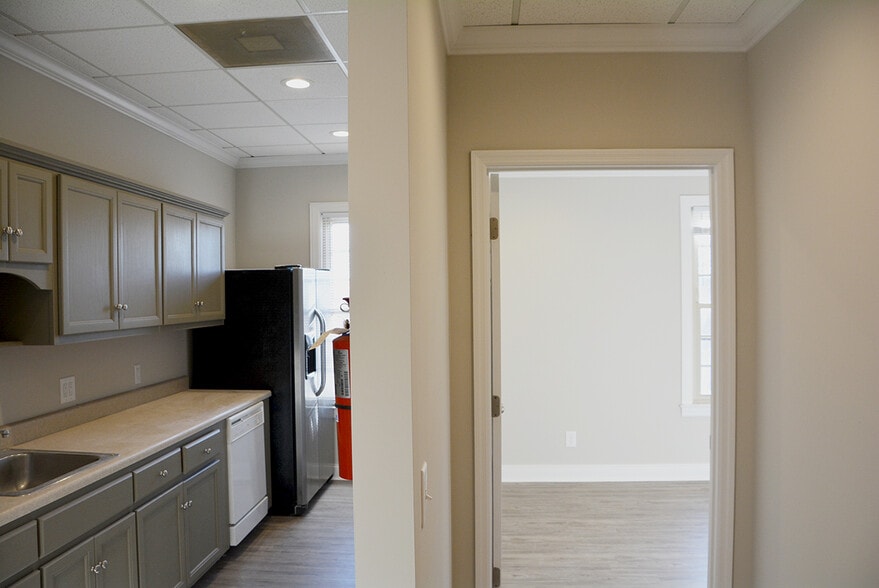 More Photos Of 103 Hazel Path Ct, Hendersonville Office For Lease