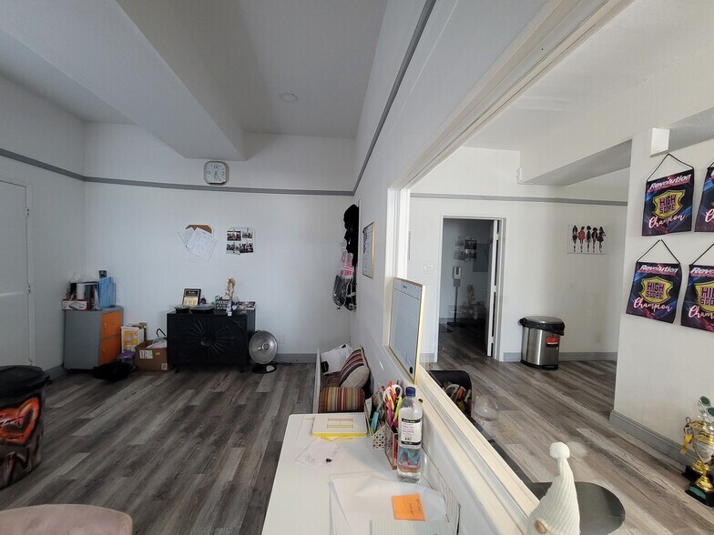More Photos Of 1221 Cushman Ave, San Diego Service For Lease