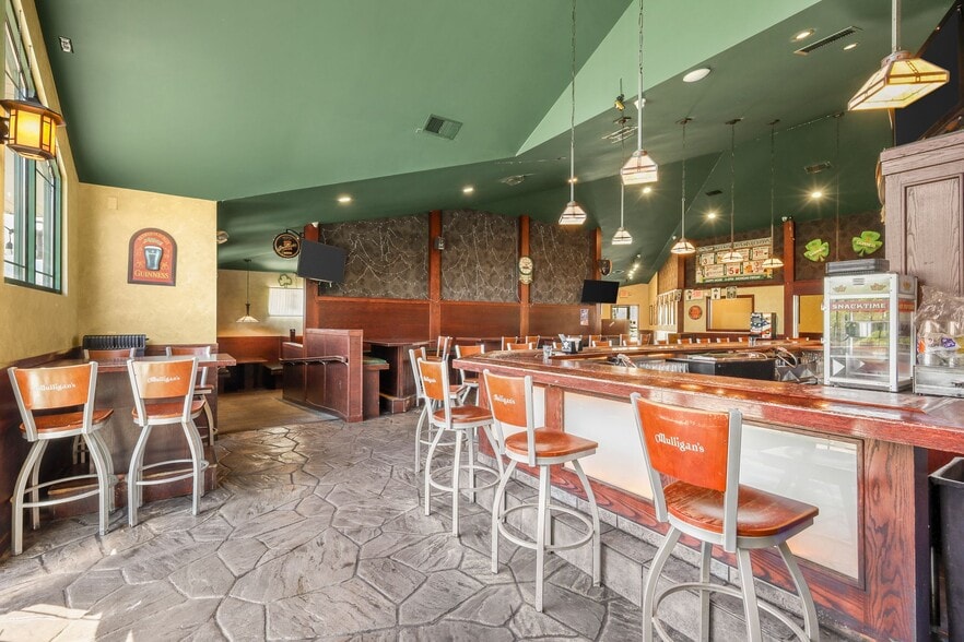 More Photos Of 830 Oregon Center Dr, Oregon Restaurant For Sale