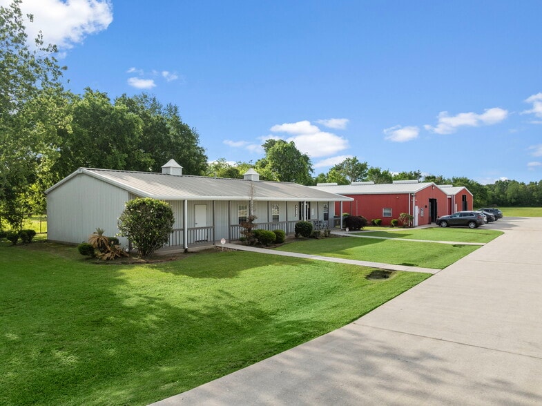 More Photos Of 421 Jones Rd, Highlands Warehouse For Lease