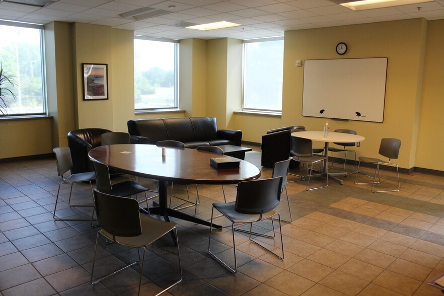 More Photos Of 8333 Hickman Mills Dr, Kansas City Warehouse For Sale