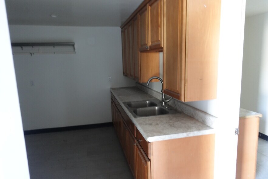 More Photos Of 18334 Eddy St, Northridge Warehouse For Sale