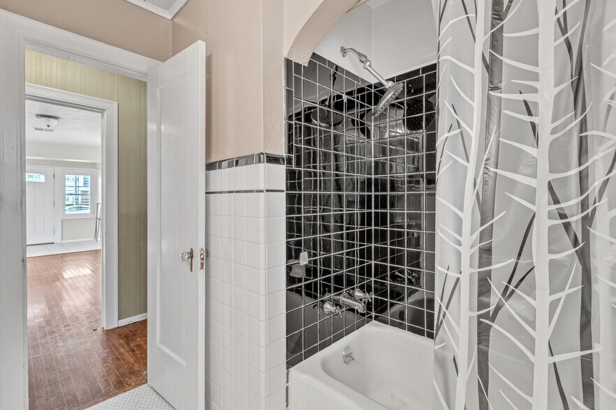 More Photos Of 3700 Trellis Ct, Oklahoma City Office Residential For Sale