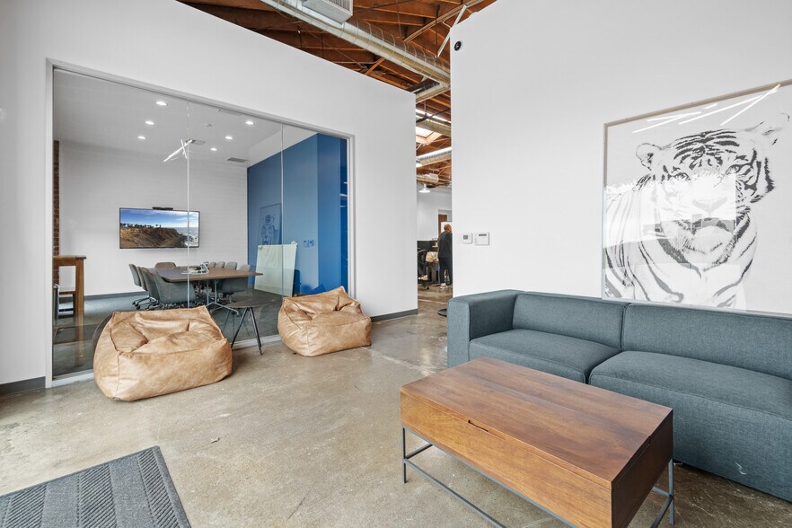 More Photos Of 2014-2058 Broadway, Santa Monica Loft Creative Space For Lease