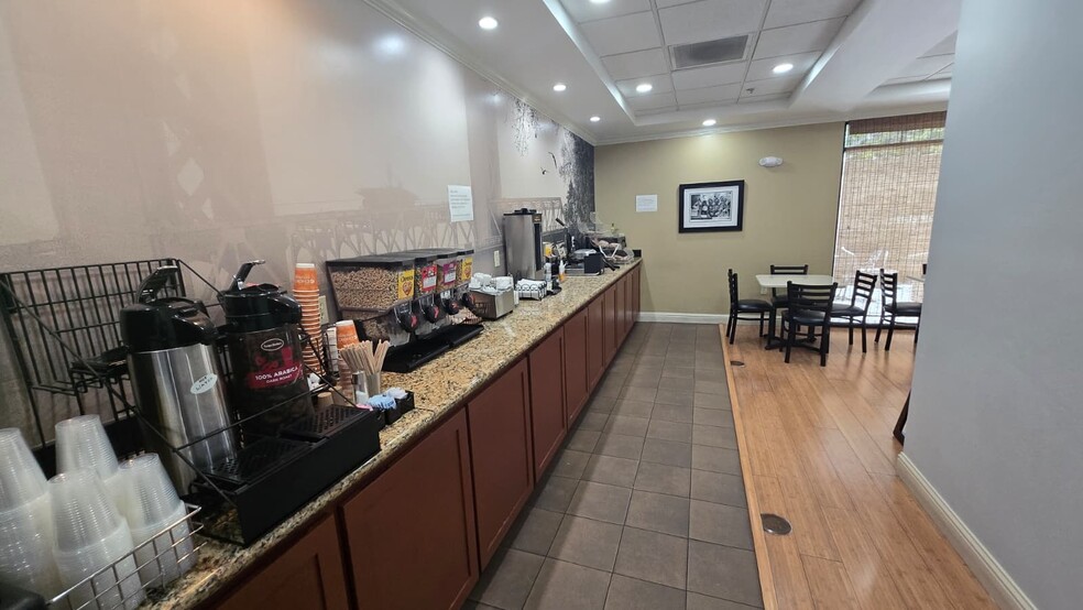 More Photos Of 2356 Stockton Blvd, Sacramento Hotel For Sale