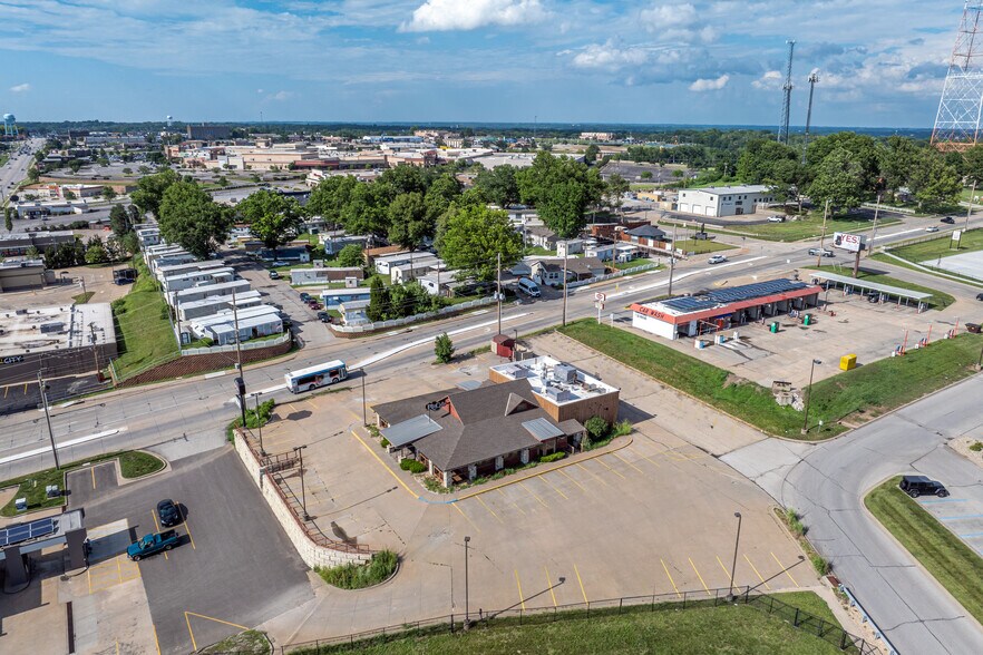 More Photos Of 3704 Faraon St, Saint Joseph Restaurant For Lease