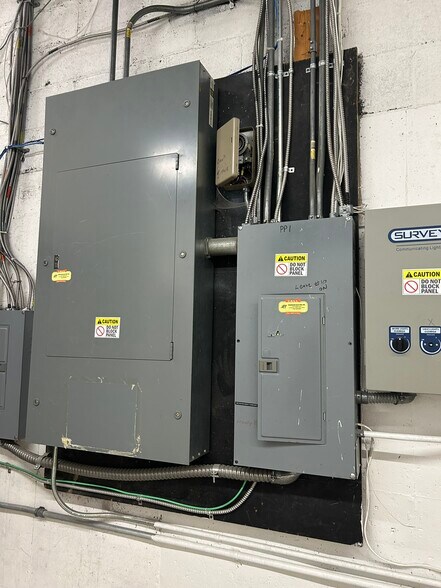 More Photos Of 1309 Pine Ave, Niagara Falls Freestanding For Lease