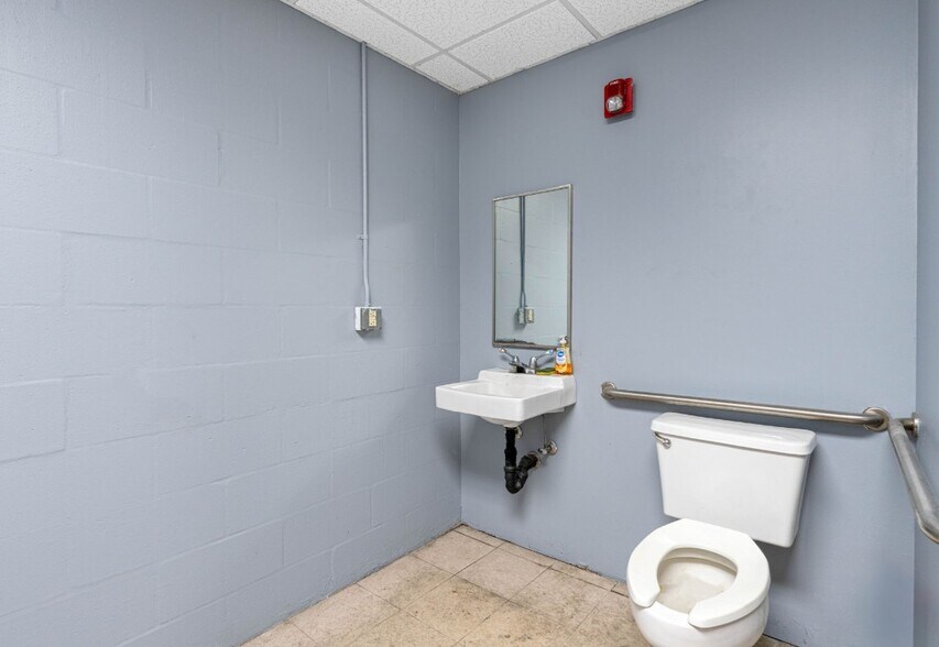 More Photos Of 6235 118th Ave N, Largo Unknown For Lease