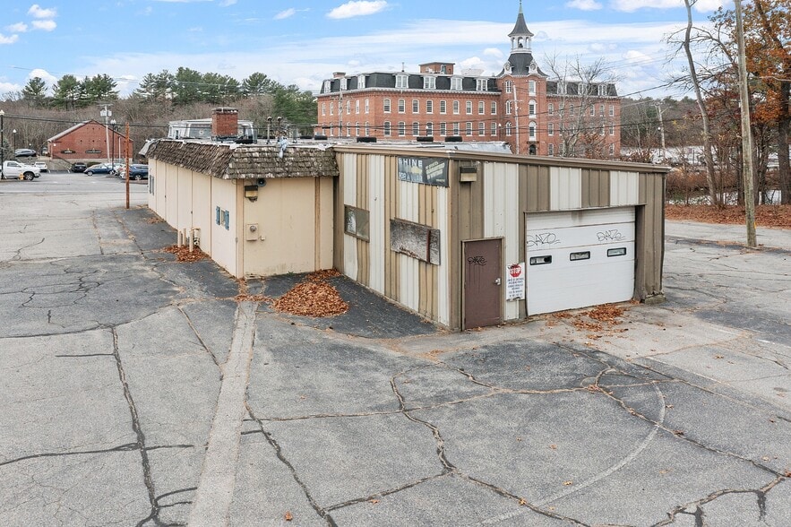 More Photos Of 679 Linwood Ave, Whitinsville Freestanding For Sale