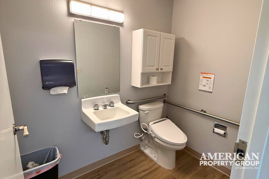 More Photos Of 201 4th Ave, Bradenton Medical For Sale