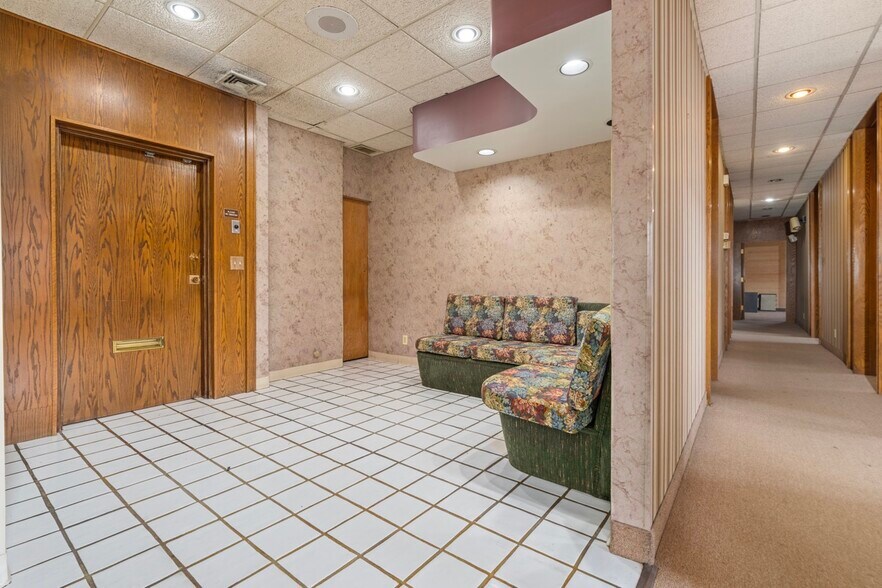 More Photos Of 609 Farmington Ave, Hartford Medical For Lease