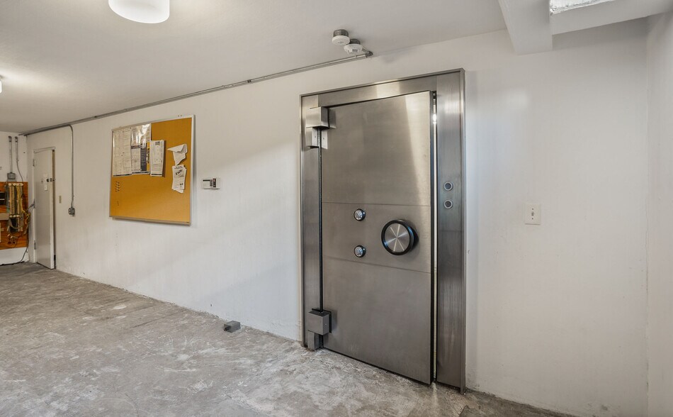 More Photos Of 916 Bay St, Beaufort Office For Sale