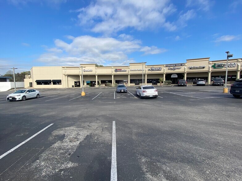 More Photos Of 7115 Blanco Rd, San Antonio Unknown For Lease