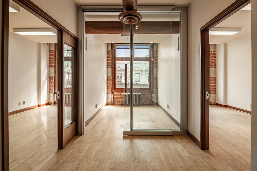 More Photos Of 261 Rue Saint-Jacques, Montréal Office For Lease
