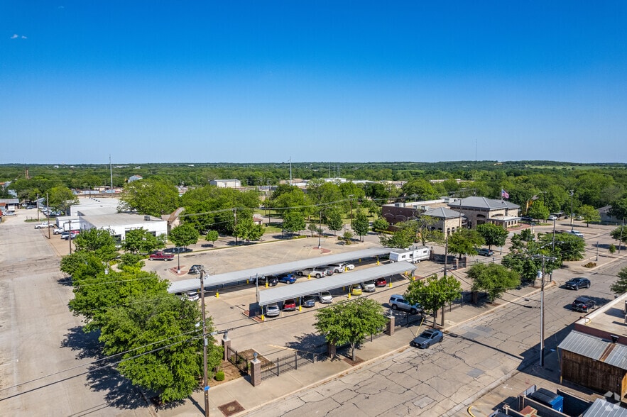 More Photos Of 250 E James St, Cleburne Hotel For Sale