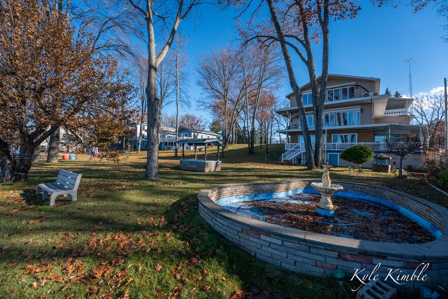 More Photos Of 104 W Houghton Lake Dr, Prudenville Hotel For Sale