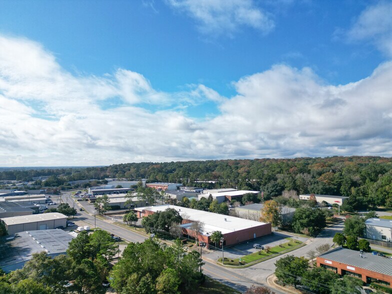 More Photos Of 840 Lakeside Dr, Mobile Warehouse For Lease