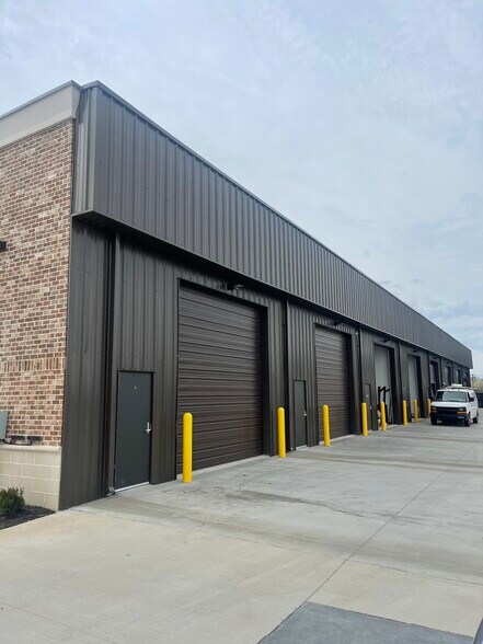 More Photos Of 675 Middle Tennessee Blvd, Murfreesboro Showroom For Lease