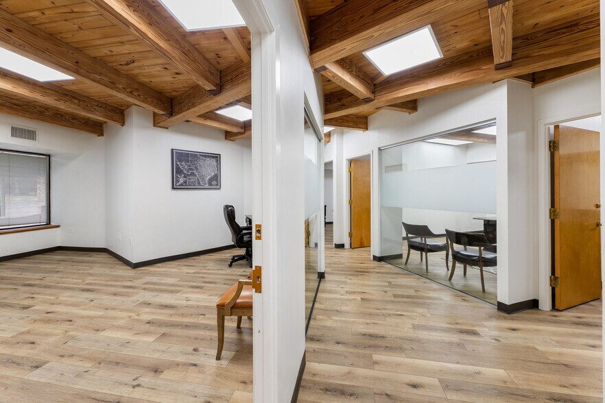 More Photos Of 3308 Broadway St, San Antonio Office For Sale