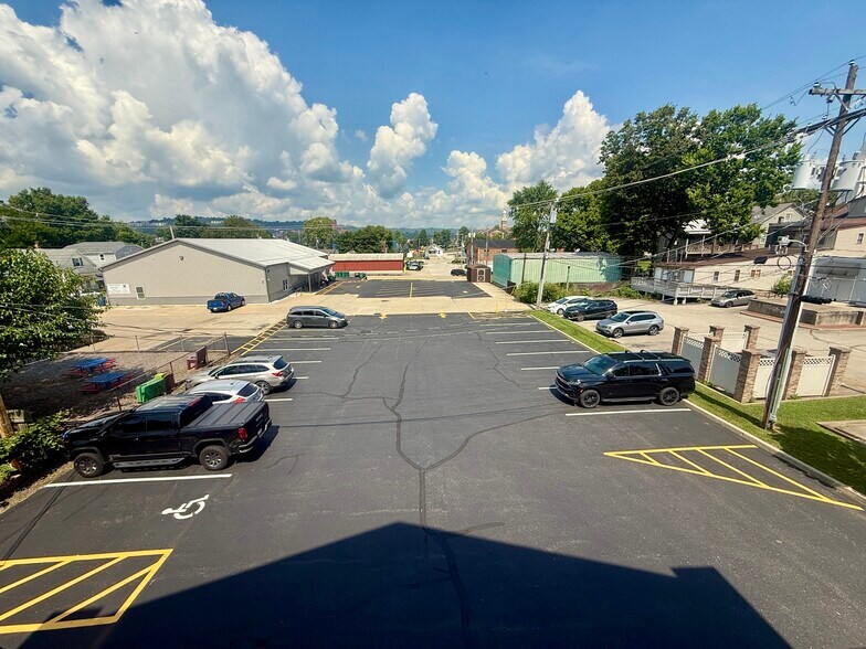 More Photos Of 15 W Center St, Lawrenceburg Coworking Space