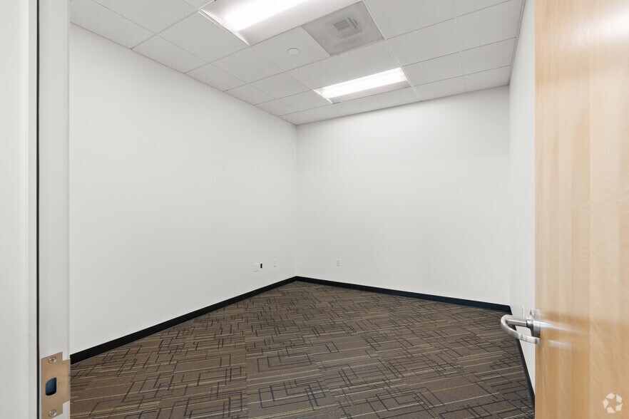 More Photos Of 2580-2584 Junction Ave, San Jose Research And Development For Lease