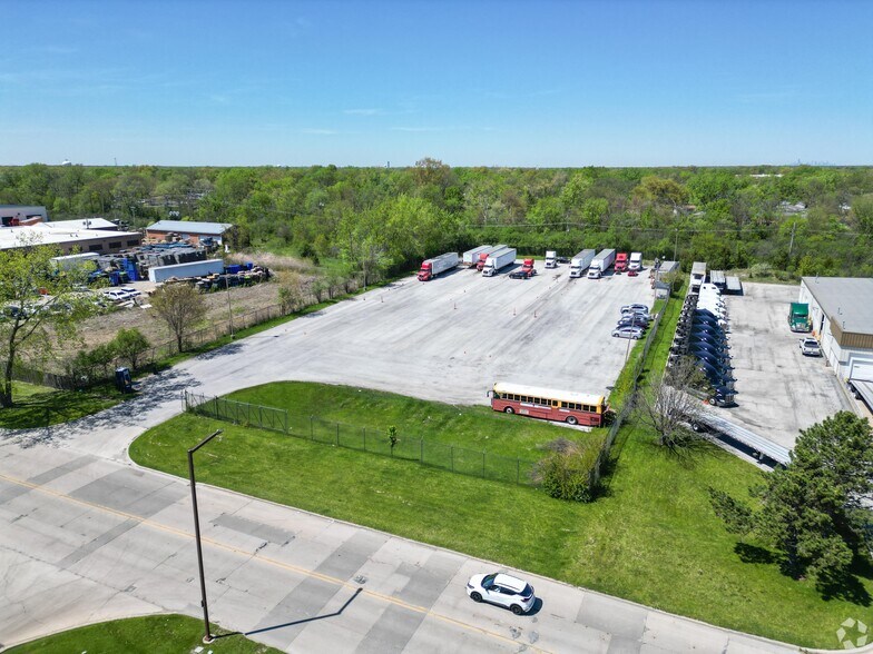 More Photos Of 68 North St, Park Forest Parking Lot For Sale