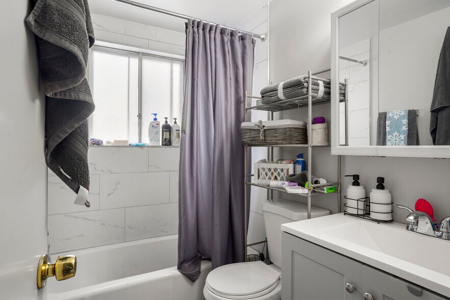 More Photos Of 1600-1604 Garland St, Lakewood Apartments For Sale