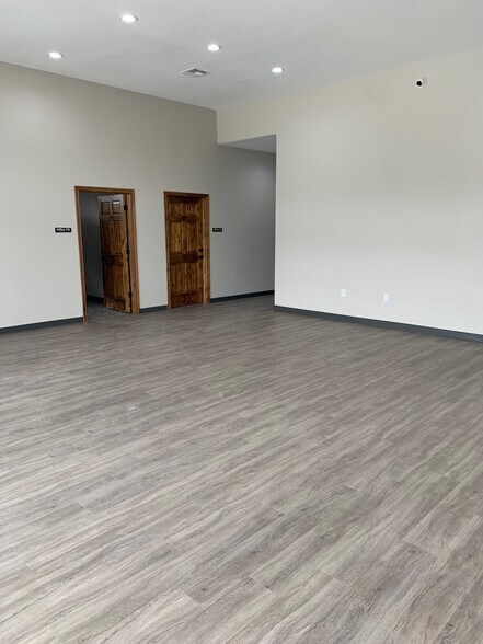 More Photos Of 10365 Eastex Fwy, Beaumont Office For Lease