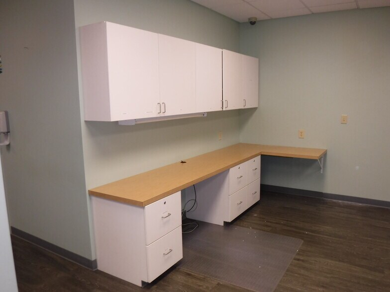 More Photos Of 1908 Caudle Dr, Mount Airy Medical For Lease