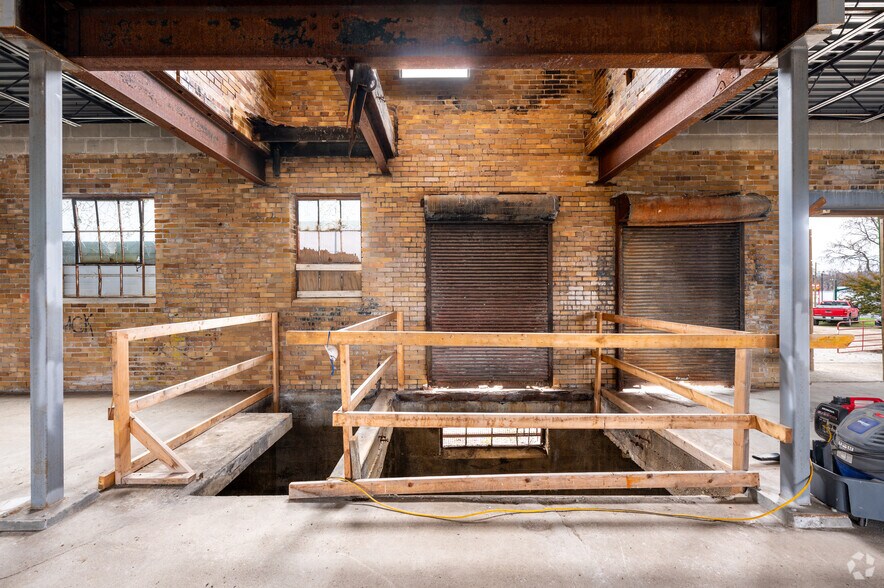 More Photos Of 229 W 1st St, Bloomington Restaurant For Lease