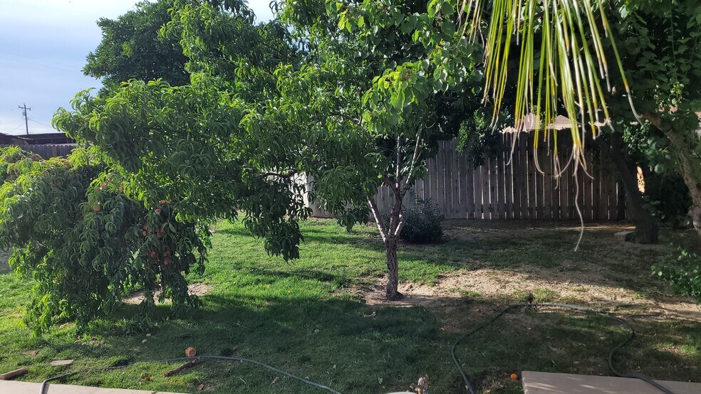 More Photos Of 9820 Greenacres Dr, Bakersfield Apartments For Sale