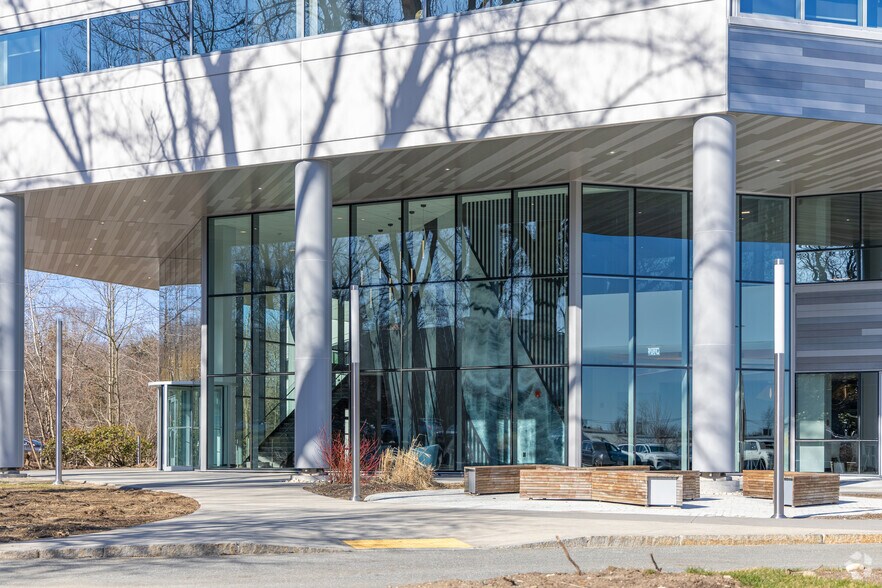 More Photos Of 1 Wall St, Burlington Office For Lease