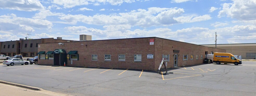 More Photos Of 1055 Paramount Pky, Batavia Warehouse For Sale