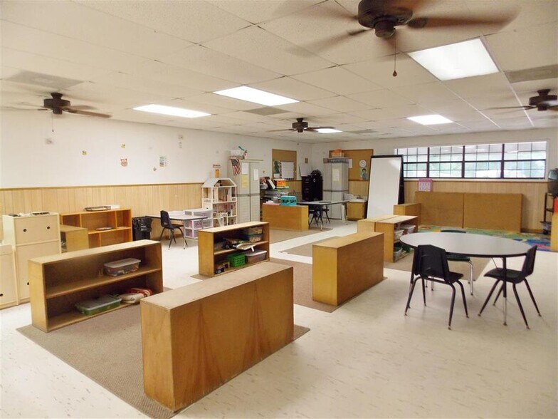 More Photos Of 702 S Peachtree St, Jasper Daycare Center For Lease