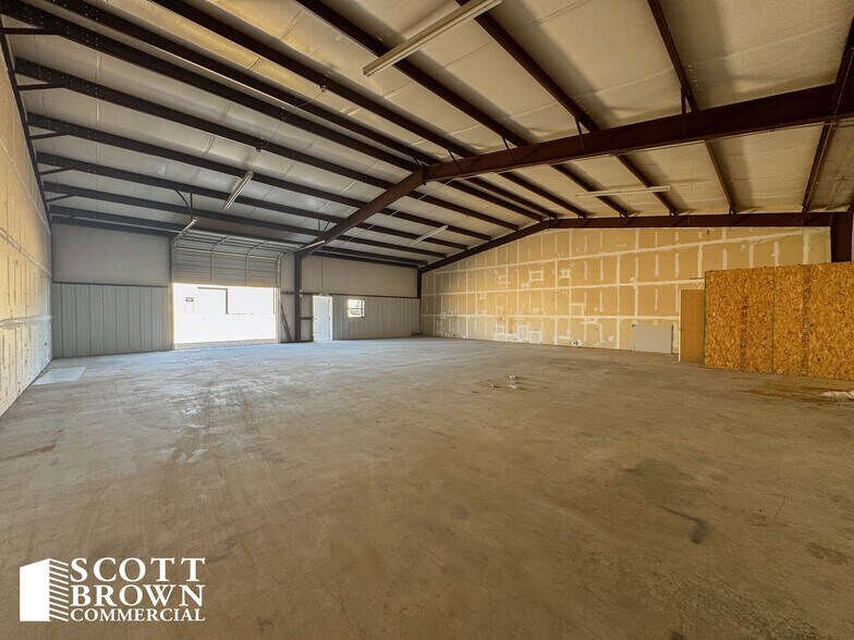 More Photos Of 900 Utility Rd, Sanger Unknown For Lease