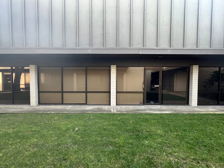 More Photos Of 5637 N Pershing Ave, Stockton Medical For Lease