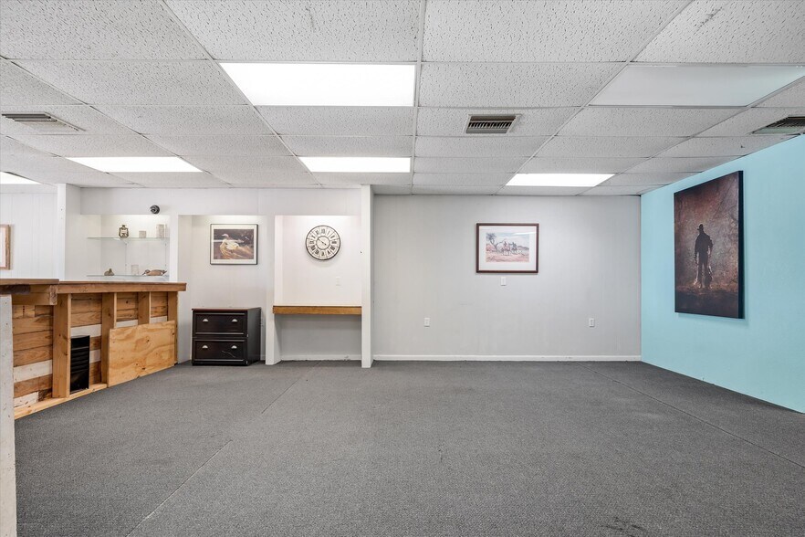 More Photos Of 203 N Spring St, Grand Saline Office For Sale