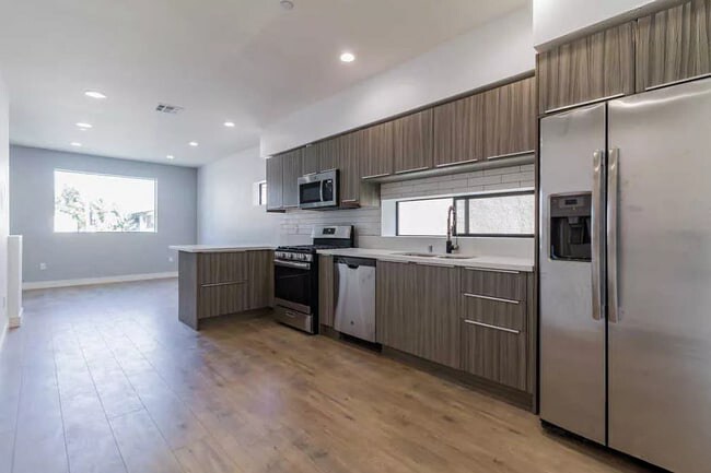 More Photos Of 412 N Ardmore Ave, Los Angeles Apartments For Sale