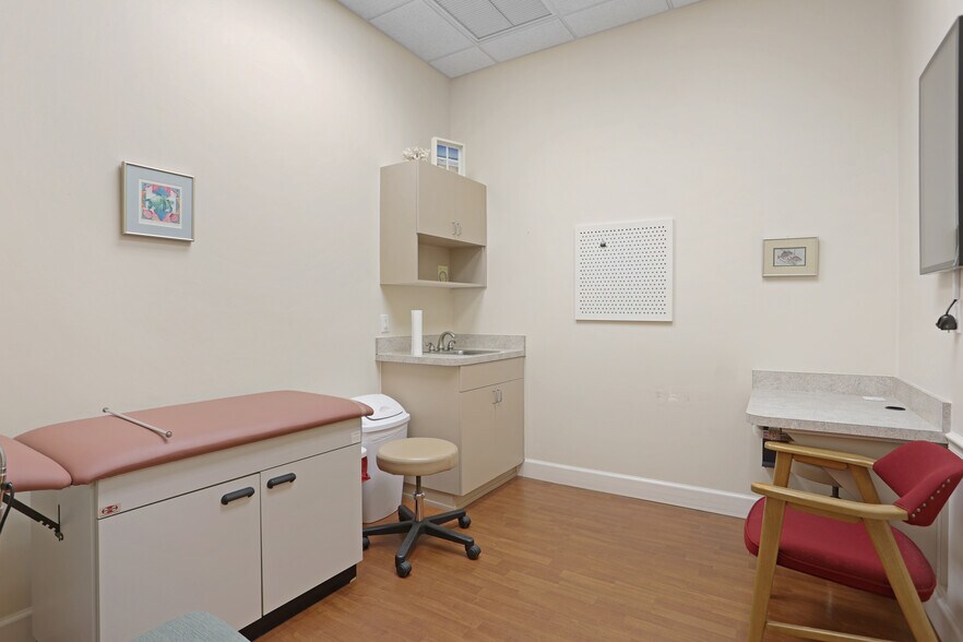 More Photos Of 3780 NW 83rd St, Gainesville Medical For Lease