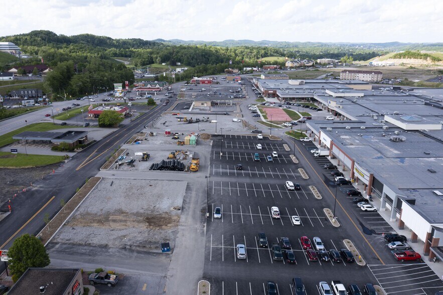 More Photos Of 2600 Middletown Commons, White Hall Coworking Space