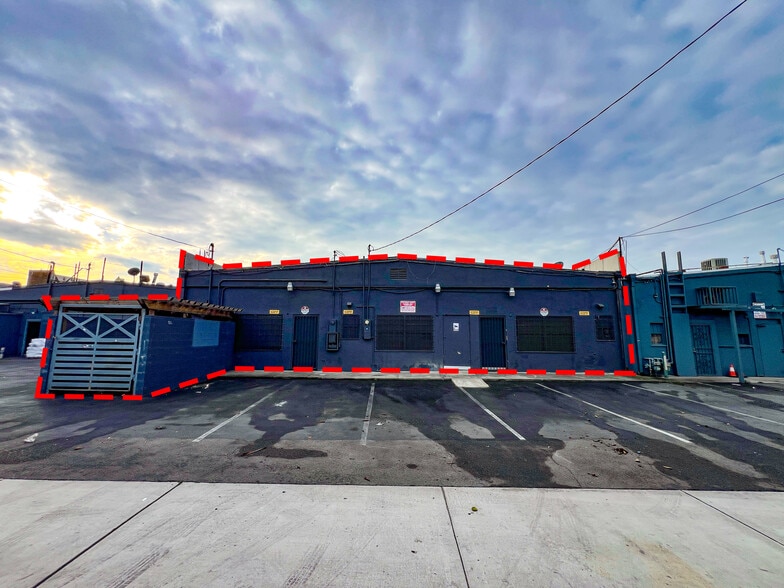 More Photos Of 518 W 19th St, Costa Mesa Storefront For Sale