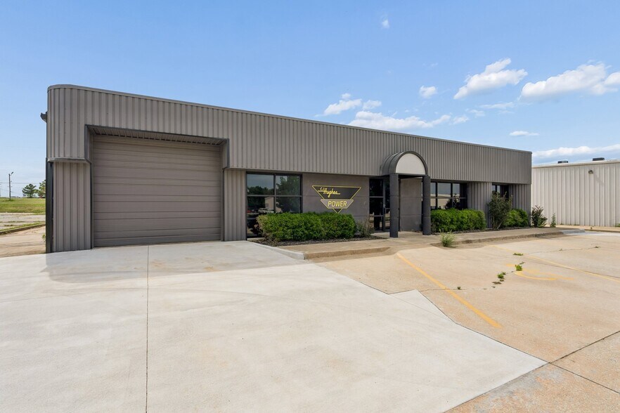 Primary Photo Of 7925 N Wilshire Ct, Oklahoma City Manufacturing For Sale