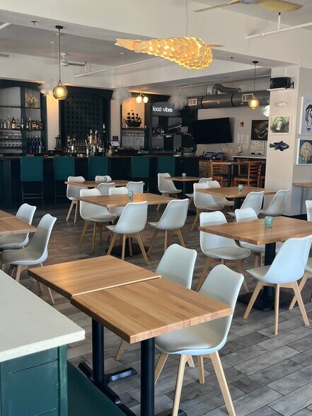 More Photos Of 617 Main St, Hyannis General Retail For Lease