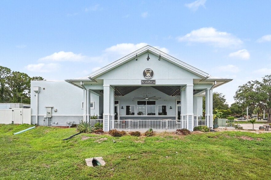 More Photos Of 11970 Fairway Lakes Dr, Fort Myers Restaurant For Sale