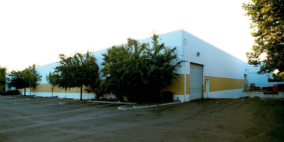 More Photos Of 1881 Kettering St, Irvine Manufacturing For Lease