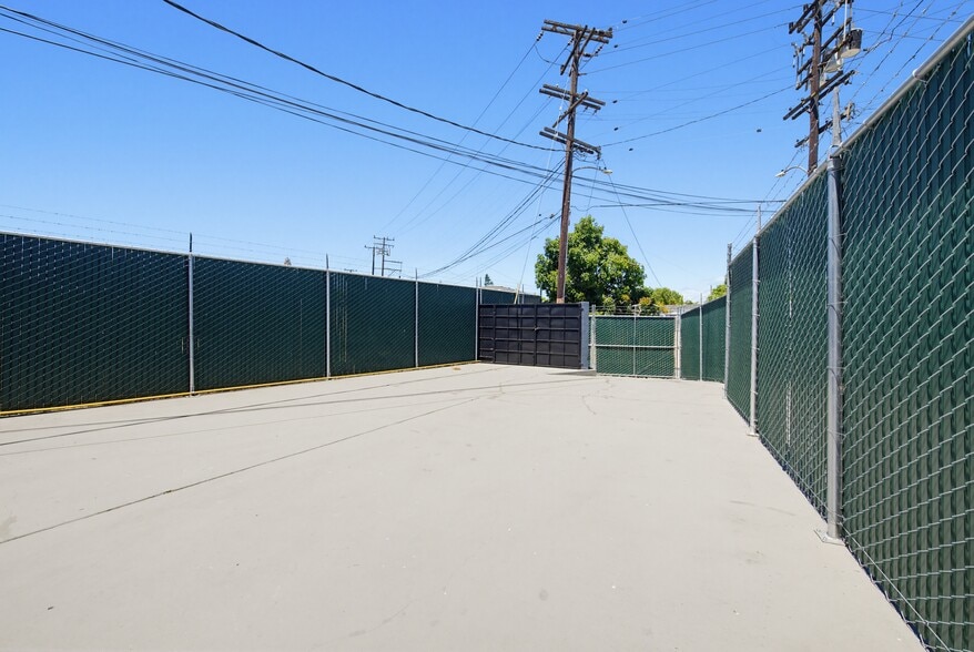 More Photos Of 6819 West Blvd, Inglewood Warehouse For Lease