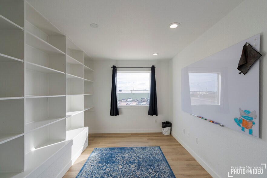 More Photos Of 612 Sinclair St, Gillette Industrial For Sale