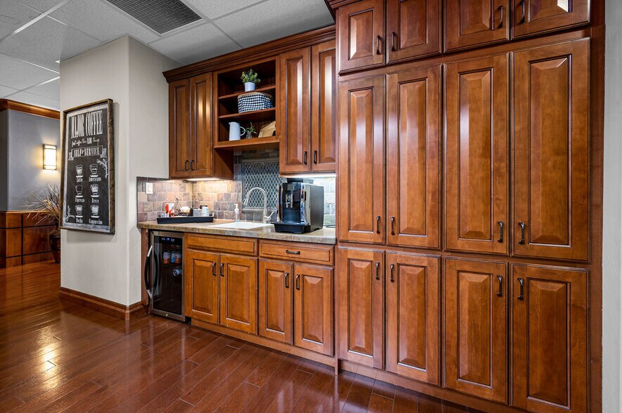 More Photos Of 2474 Patterson Rd, Grand Junction Office For Sale