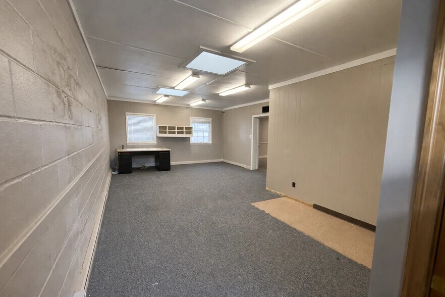 More Photos Of 373 N Cumberland St, Jackson Contractor Storage Yard For Sale