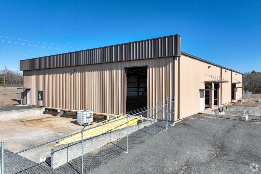 More Photos Of 628 Industrial Park Rd, Roberta Warehouse For Lease